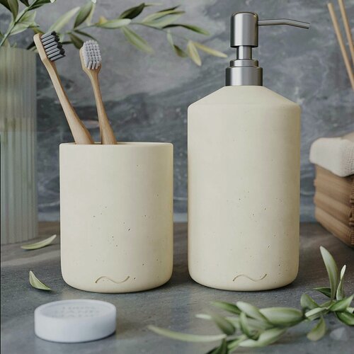 Изображение товара Набор для ванной комнаты Astrid 03 (стакан для щеток, дозатор для жидкого мыла), бетон, кремовый матовый