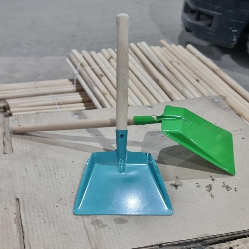 Совок для мусора металлический с деревянной ручкой. порошковая покраска