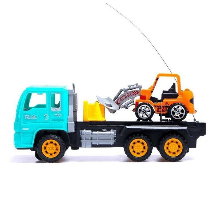Грузовик на пульте управления "Эвакуатор", с погрузчиком, детская интерактивная машинка-игрушка для мальчика, подвижные детали, работает от батареек, микс — фото 1
