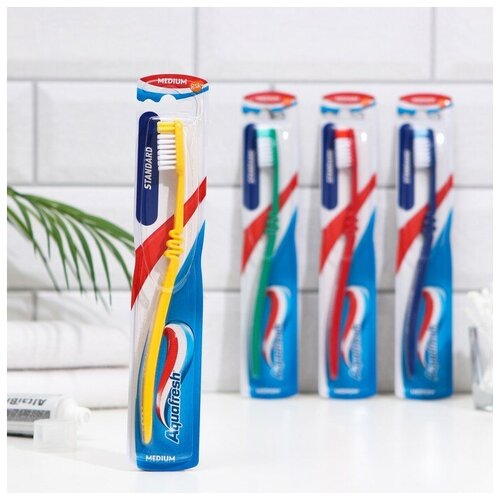 Aquafresh Зубная щётка Aquafresh Standatd, средняя жёсткость