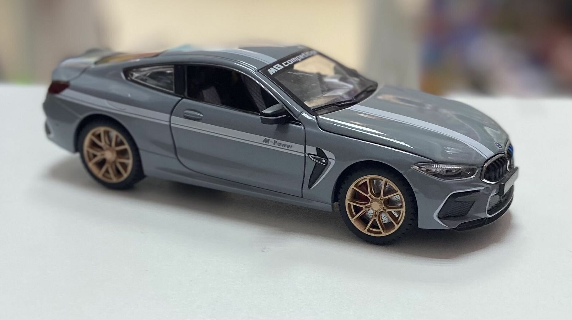 Машинка металлическая инерционная БМВ (BMW M8) 1:32