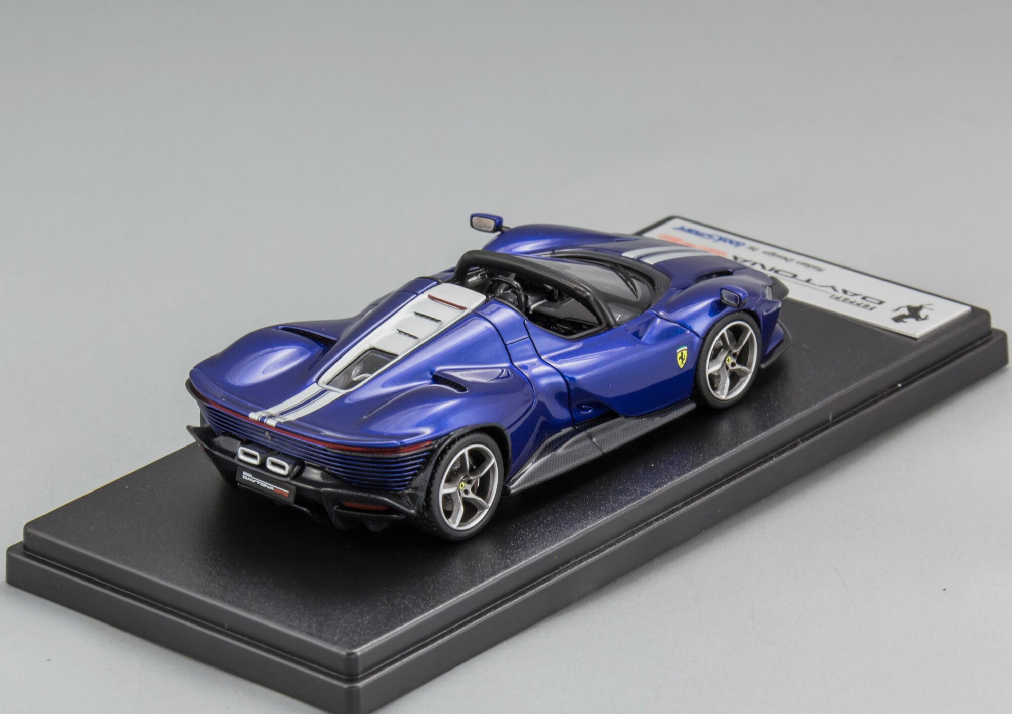 Масштабная модель Ferrari Daytona SP3 Open Roof — фото 1