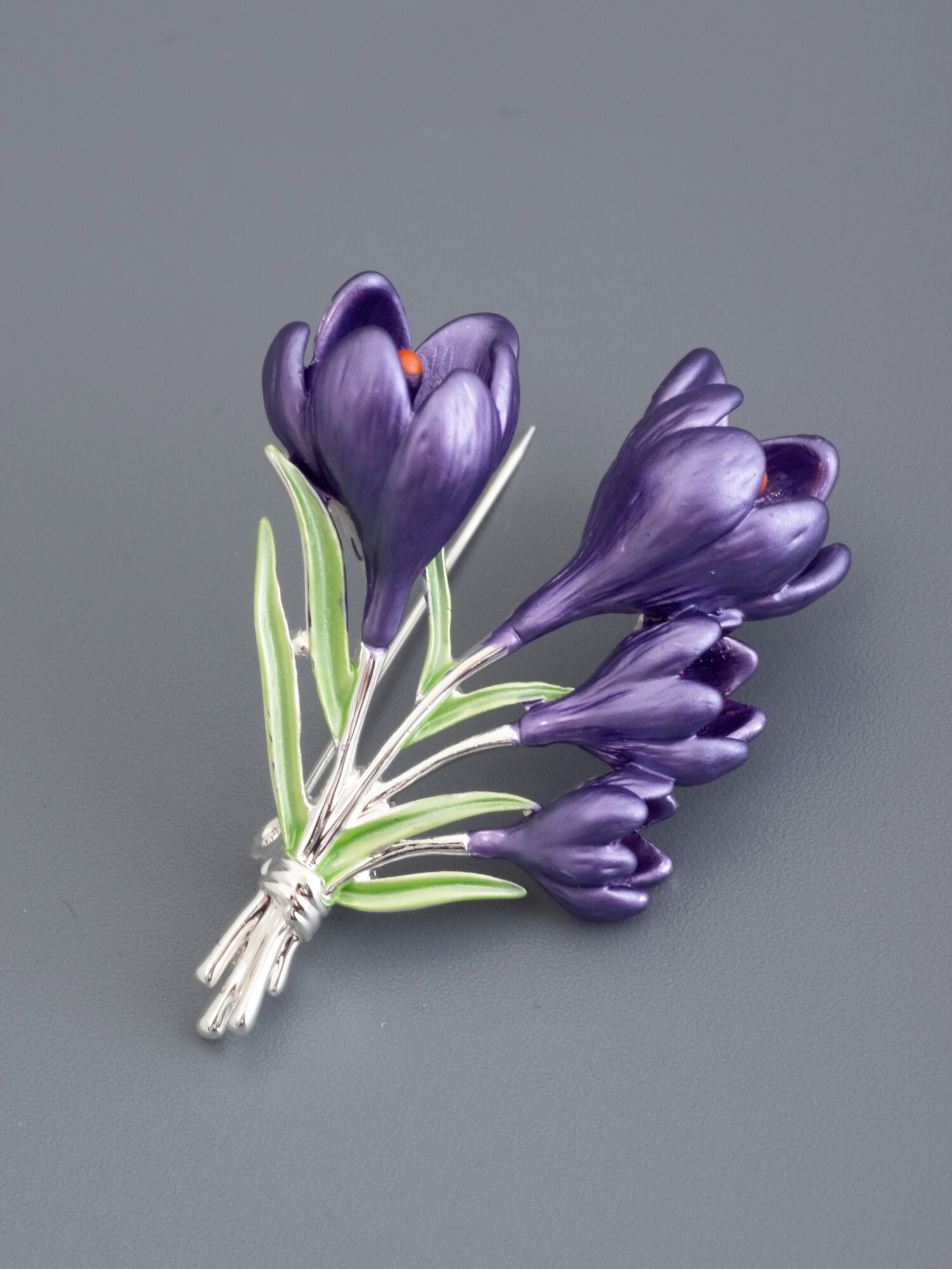 Брошь ЖемАрт, эмаль, 1 шт., фиолетовый, зеленый, серебряный, оранжевый — фото 1