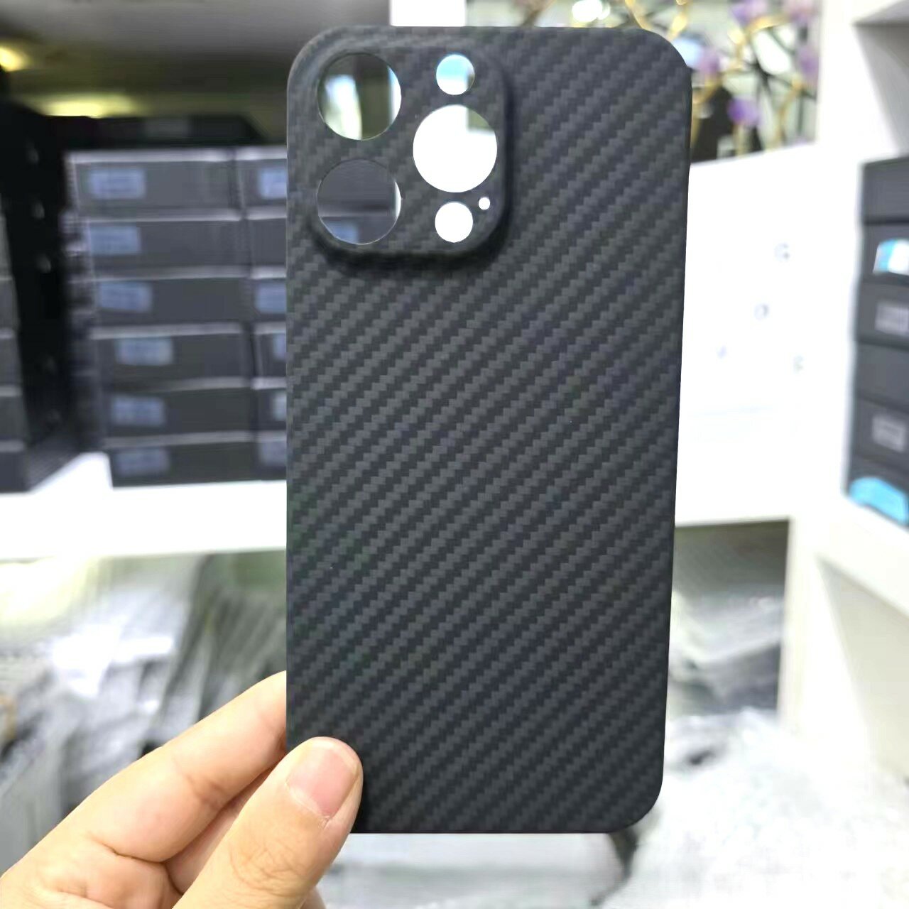 Чехол Luxo для Iphone 12 Pro Max под карбон из ударопрочного пластика черный