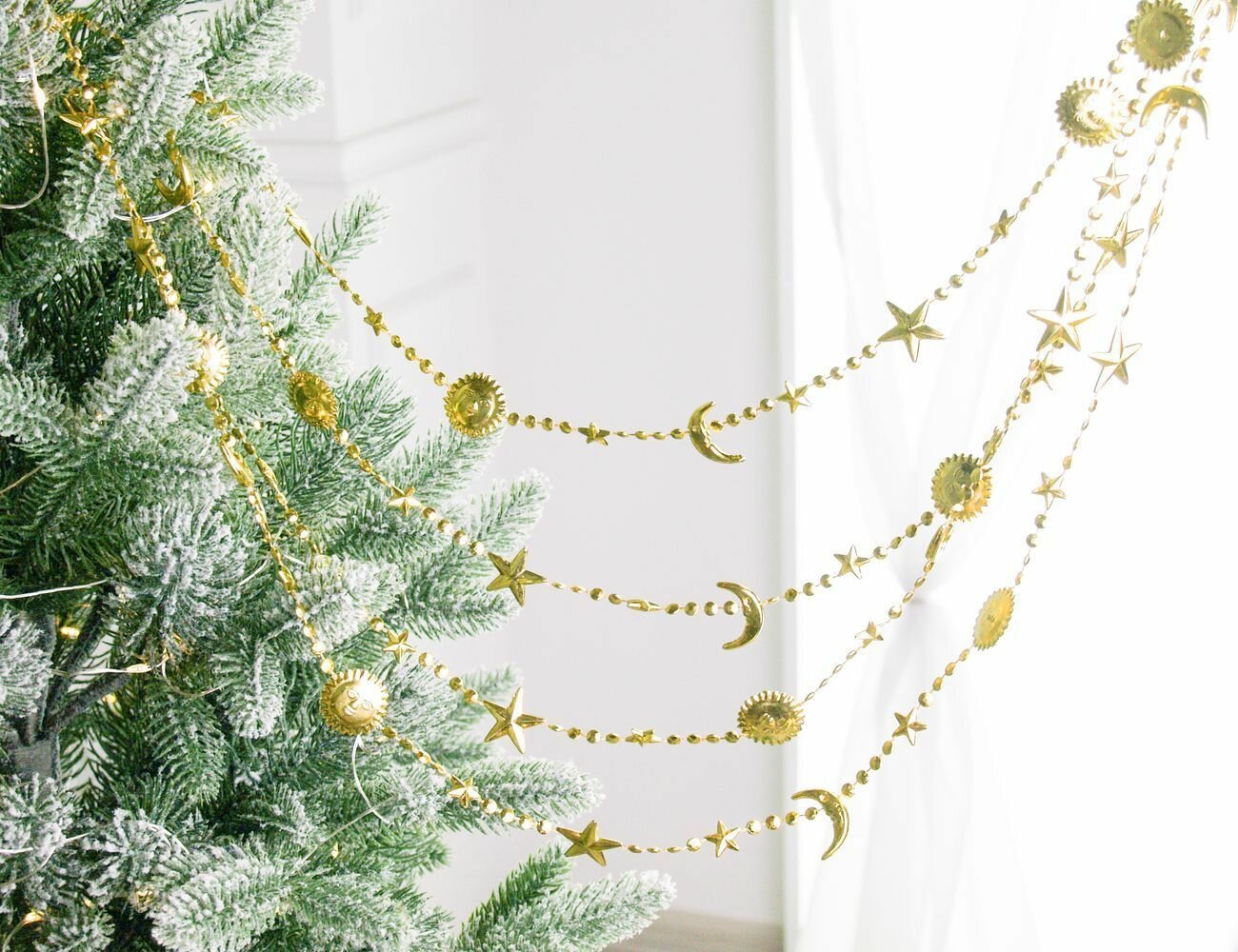 Бусы на ёлку космическая нить пластик золотые 270 см Winter Deco 1001134