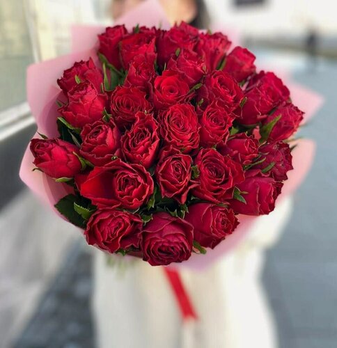 Изображение товара Букет Joy Flowers из 31 красной кенийской розы, высота 40 см