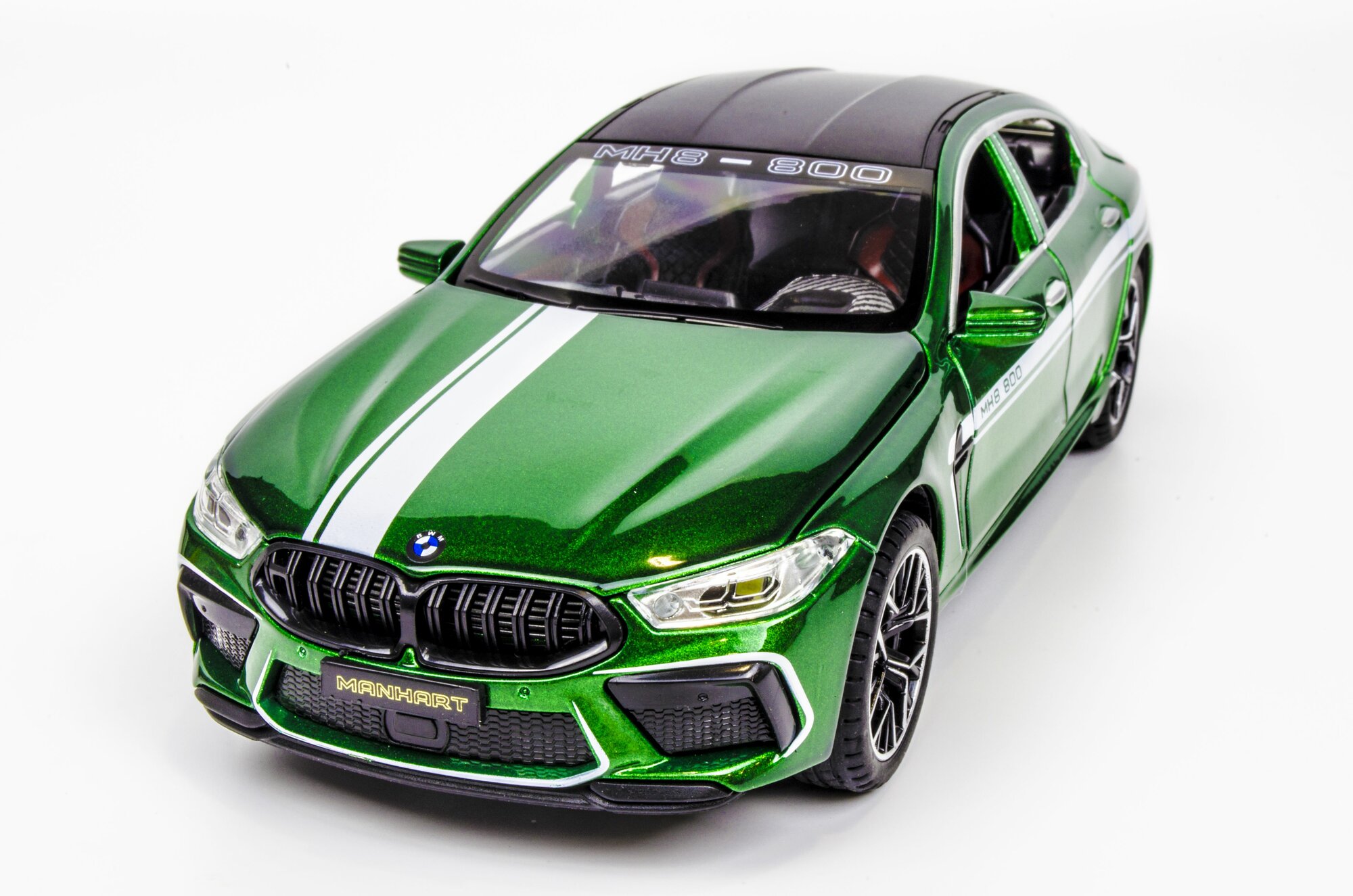 Машинка коллекционная BMW M8 Competition 1:24, звук, металл, 21x8,5x7 см