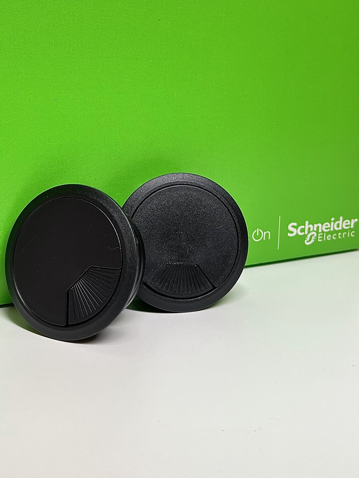 Unica System+ КАБЕЛЬНЫЙ ГРОММЕТ D60 мм ABS ПЛАСТИК ЧЕРНЫЙ комплект из 2 штук INS61215