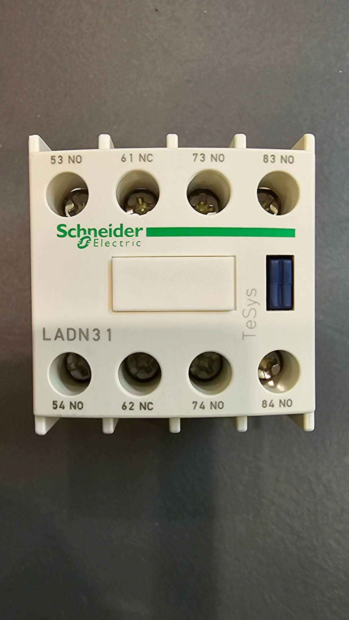 Контакт дополнительный фронтальный 3НО+1НЗ для контакторов cерии D Schneider Electric LADN31 — фото 1