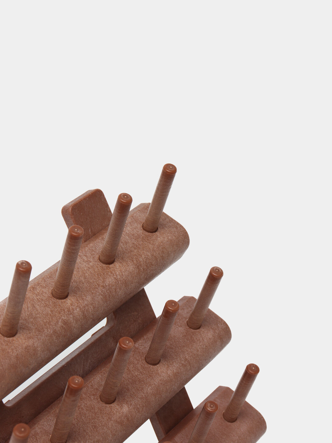 Стойка для ниток на 20 катушек пластиковая для катушек 200- 1000 метров — фото 1