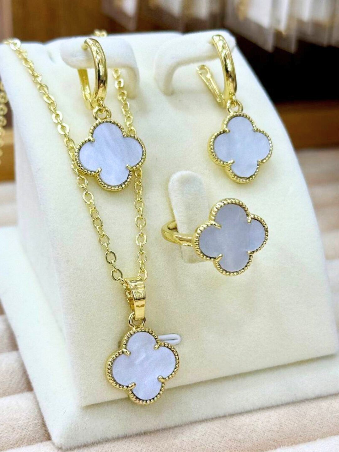 Комплект бижутерии: клипсы, аквамарин синтетический