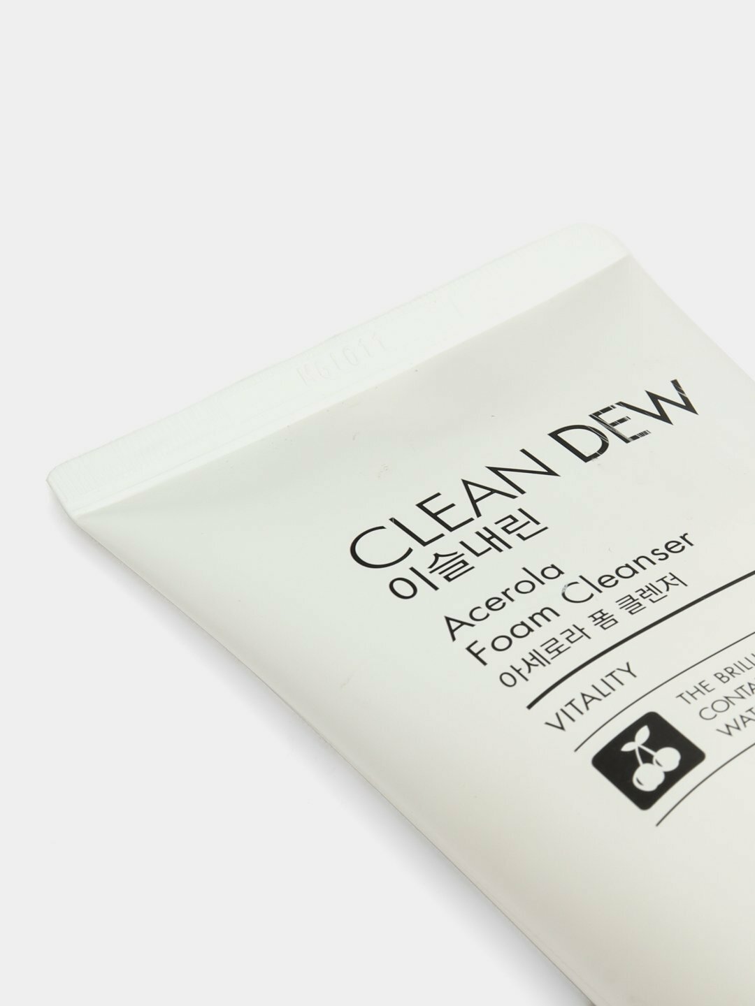 Очищающая пенка для умывания лица от бренда TonyMoly Clean Dew, освежает и очищает макияж — фото 1