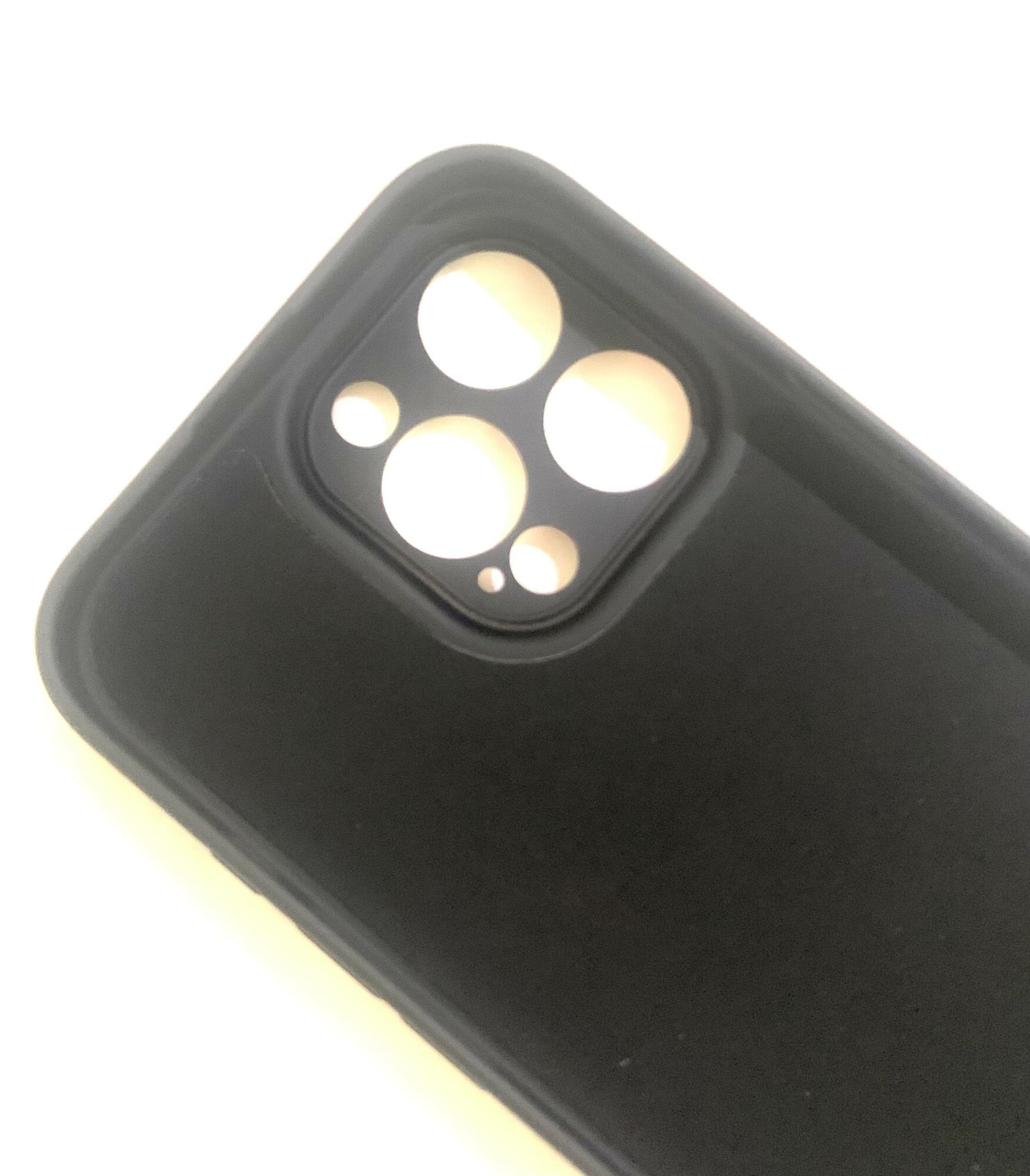 Чехол "Цветочки" чёрного цвета для модели телефона Iphone 16 Pro — фото 1