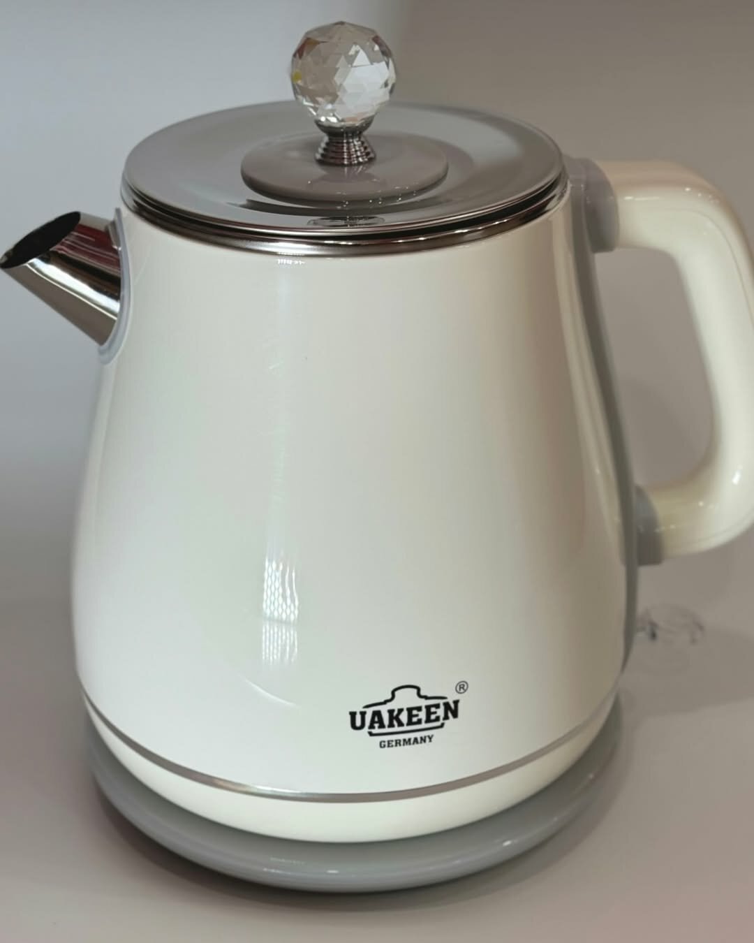 Электрочайник UAKEEN ZL-010, закрытый нагревательный элемент, блокировка включения без воды