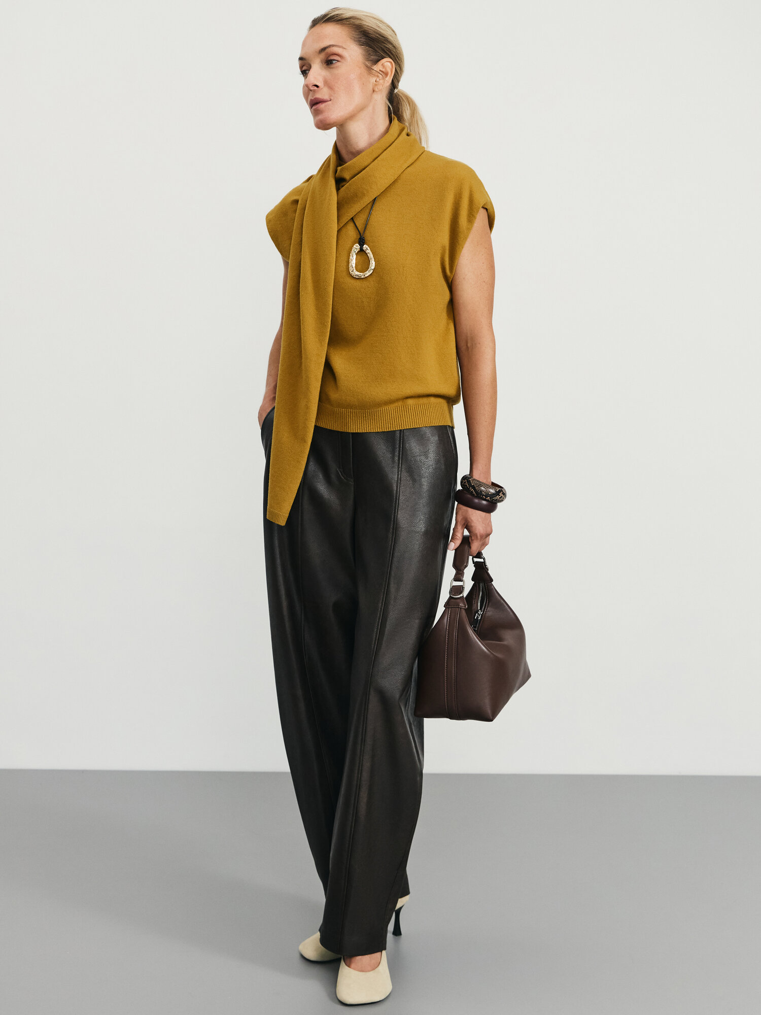 Жилет Zarina, размер 2XS (RU 40), горчичный