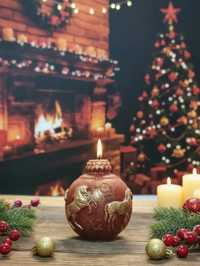 Новогодняя свеча красный шар 