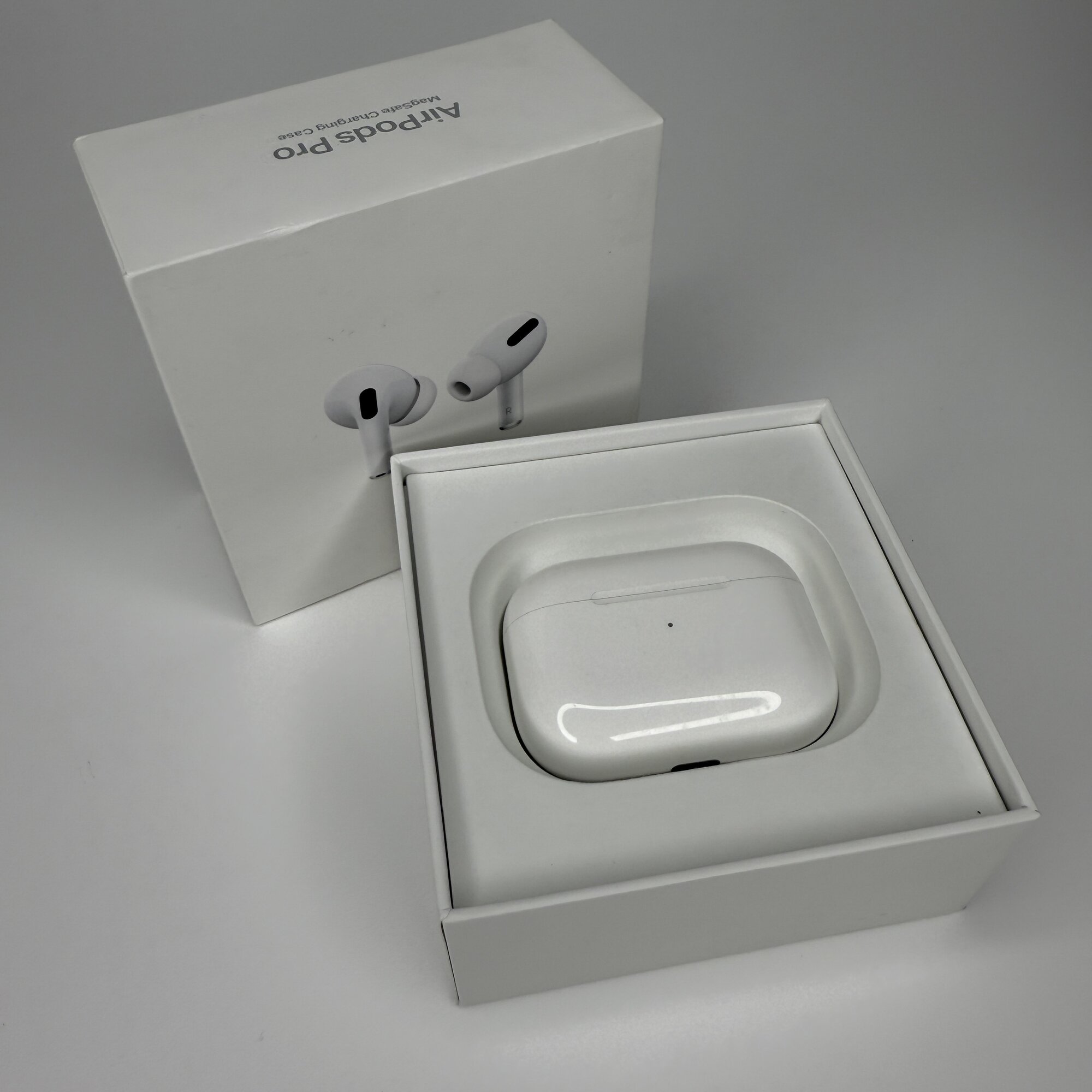 Зарядный кейс AirPods Pro 1 Gen, модель A2084 Про поколение, кейс