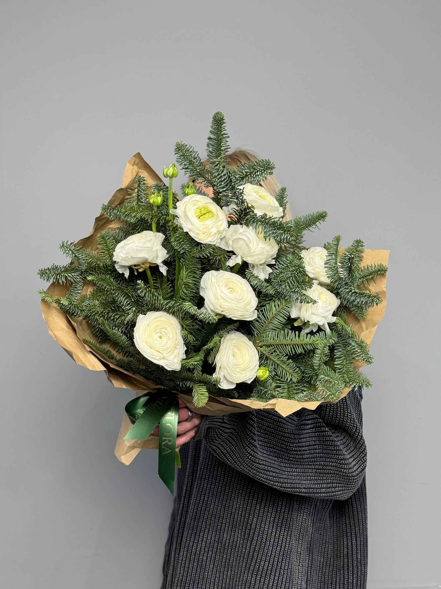 Монобукет WEST FLORA ранункулюсы нобилис диаметр 40см 10 цветов