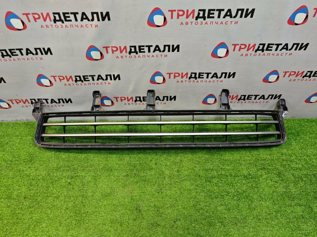 Решетка в бампер Lexus LX570 2013 (б/у)