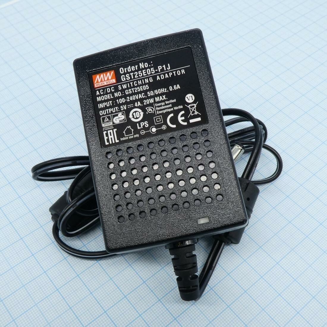Сетевой адаптер питания AC-DC на 25 Вт Mean Well GST25E05-P1J, выходное напряжение 5В/4А — фото 1