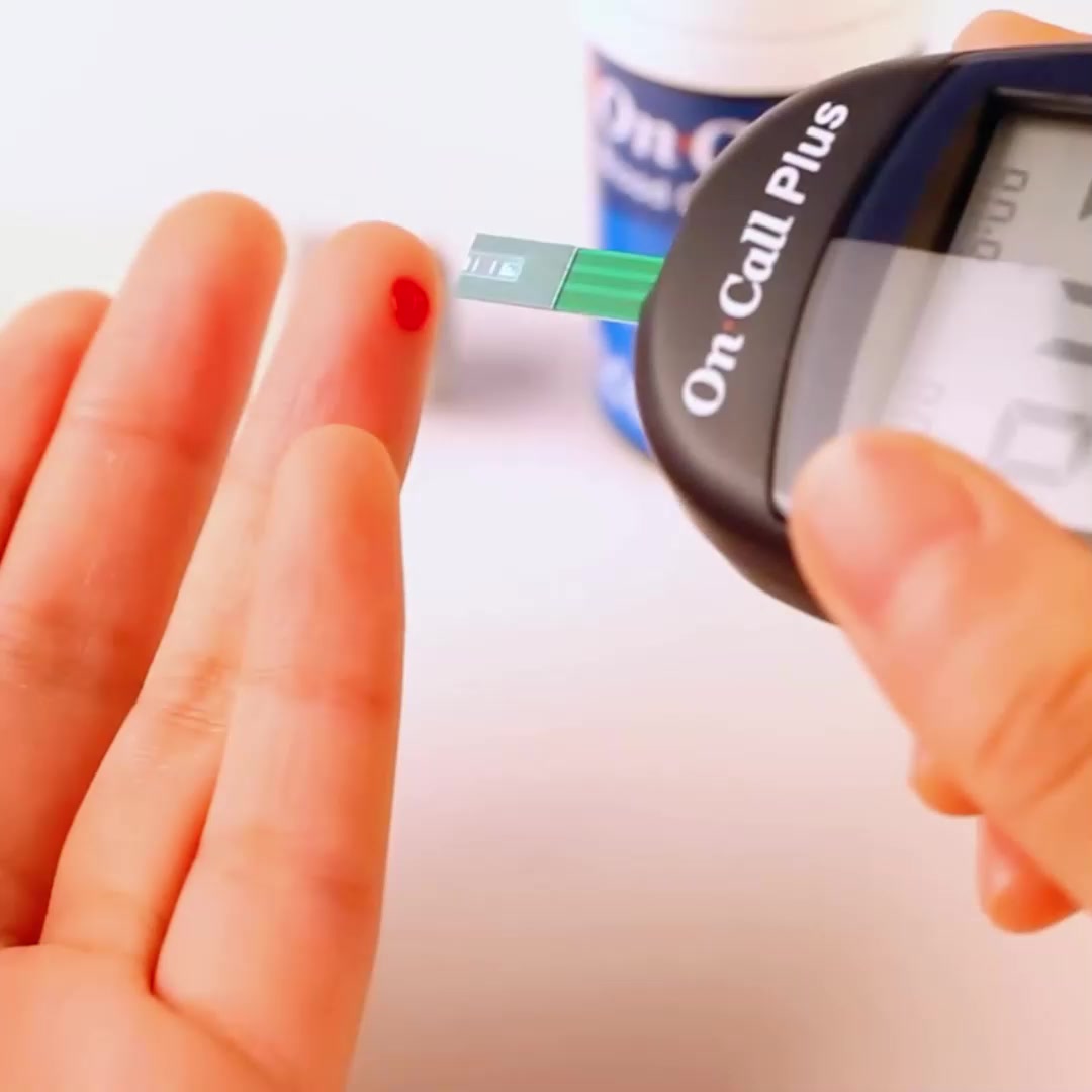 Картинки Глюкометр On Call Plus (Он Колл Плюс) + 100 тест-полосок + прокалыватель + 10 ланцетов в наборе