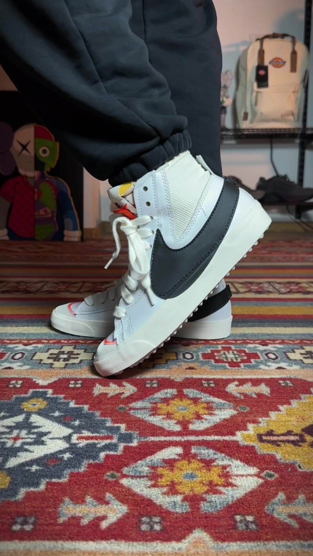Кеды NIKE Blazer Mid 77 Jumbo, размер 8.5, белый/бежевый — фото 1