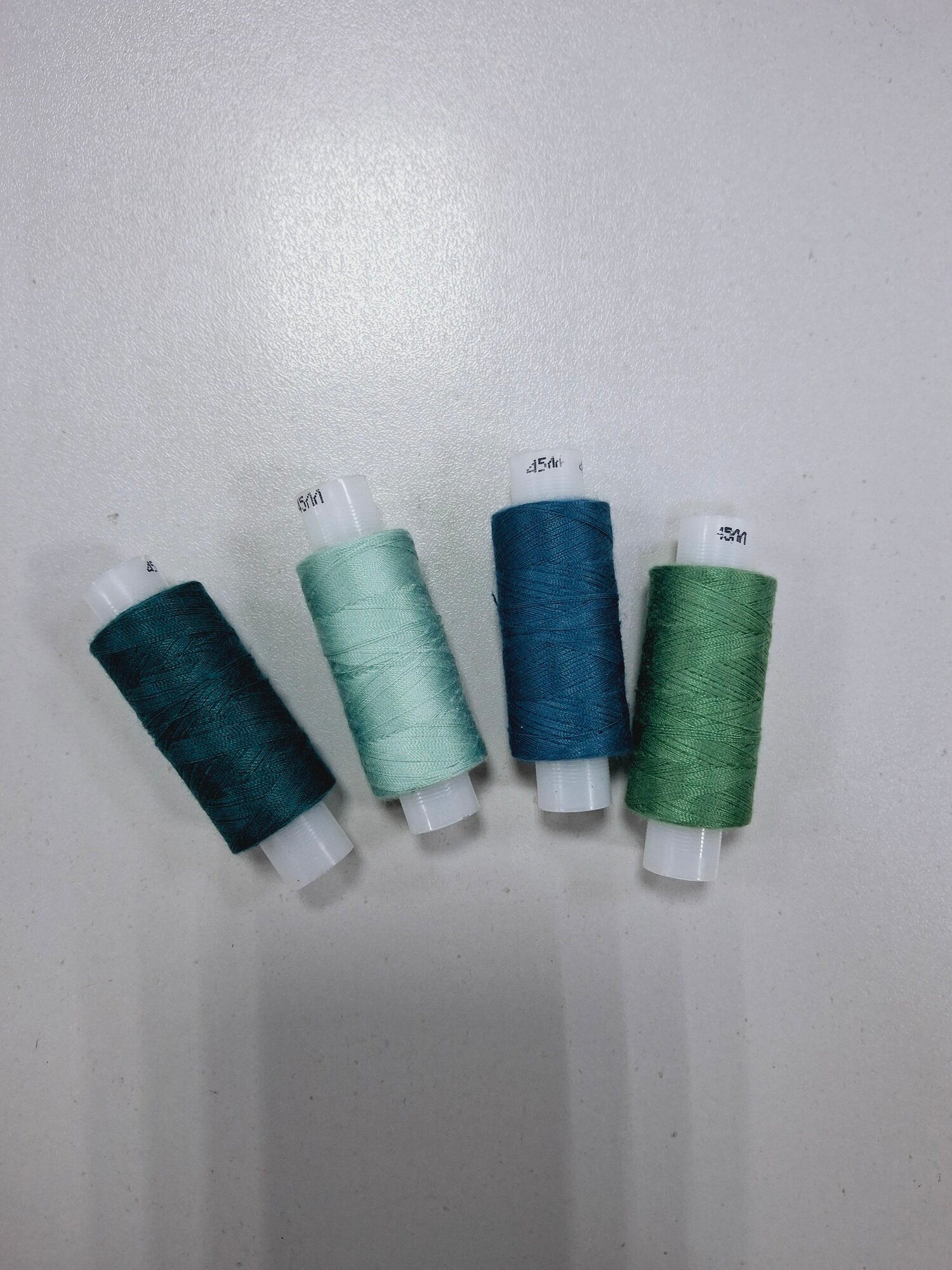Нитки швейные прядильно-ниточный комбинат армированные 4 цвета длина 200м