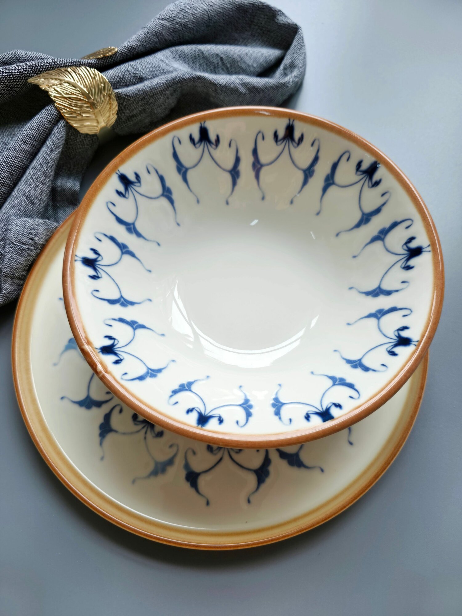 Тарелка глубокая, салатник синий цвет с узором Porland by PIOLI "Reflect" 1 шт, 15.5 см, 300 мл. Ударопрочный, профессиональный фарфор, для подачи салата, десерта.