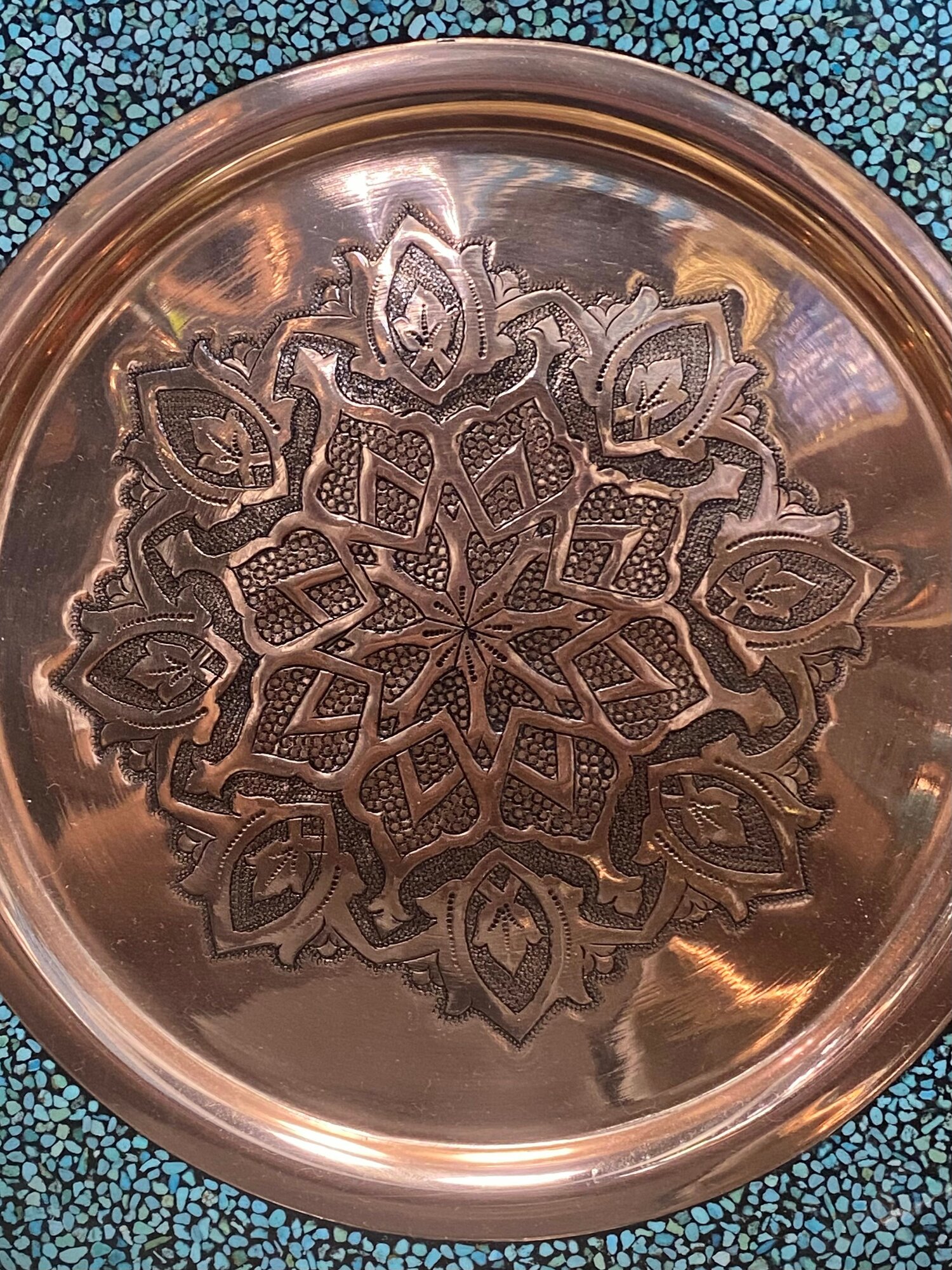 Тарелка "Фирузе", ручная работа, инкрустированная бирюзой, медь, диаметр 27 см — фото 1