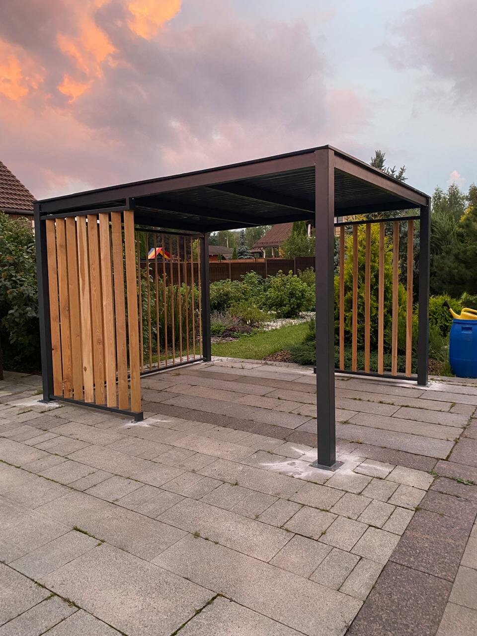 Беседка металлическая LasPergolas "CUBOX", 3x3 м, с крышей и деревянными стенками — фото 1