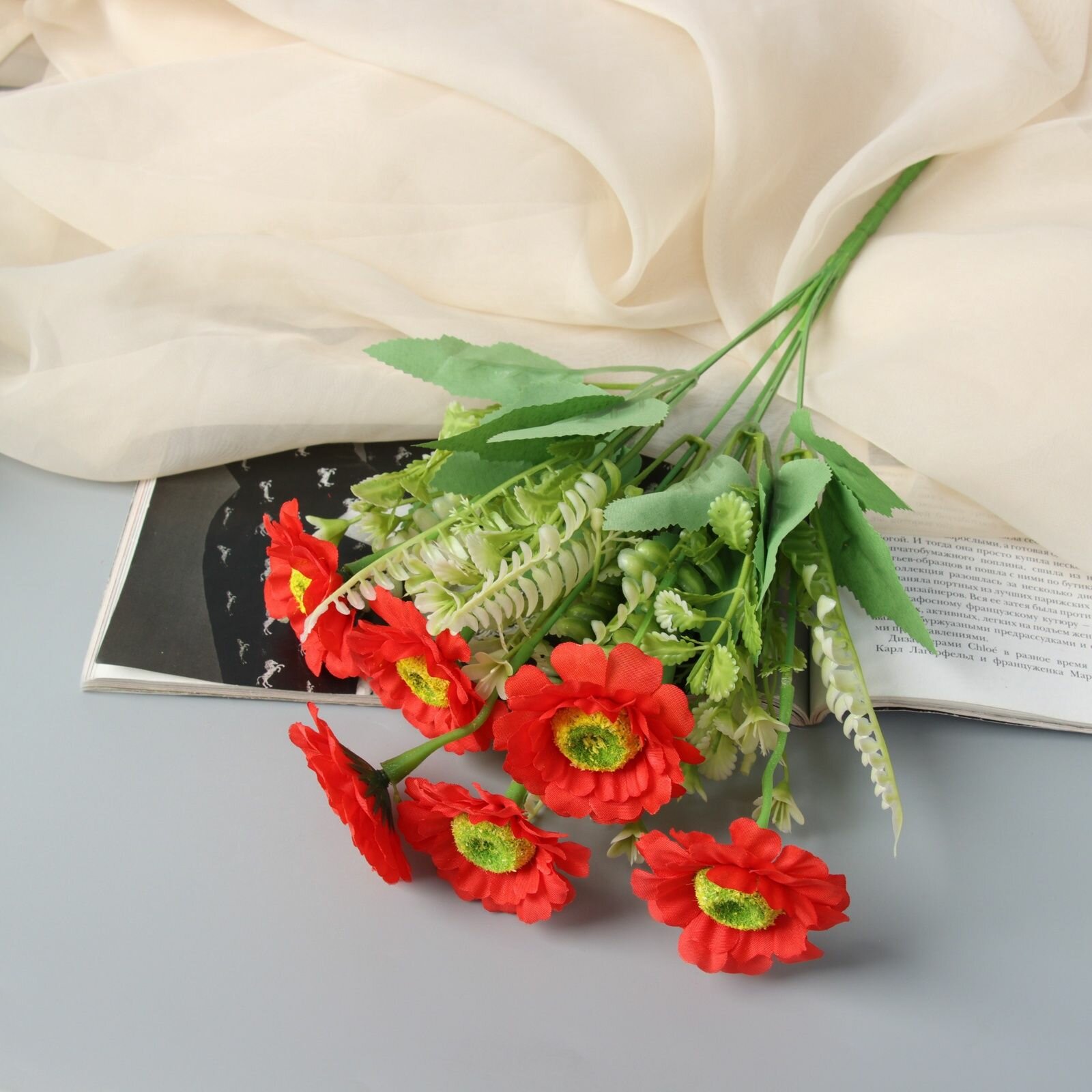 Букет искусственный Матрикария с папоротником  h 32 см микс