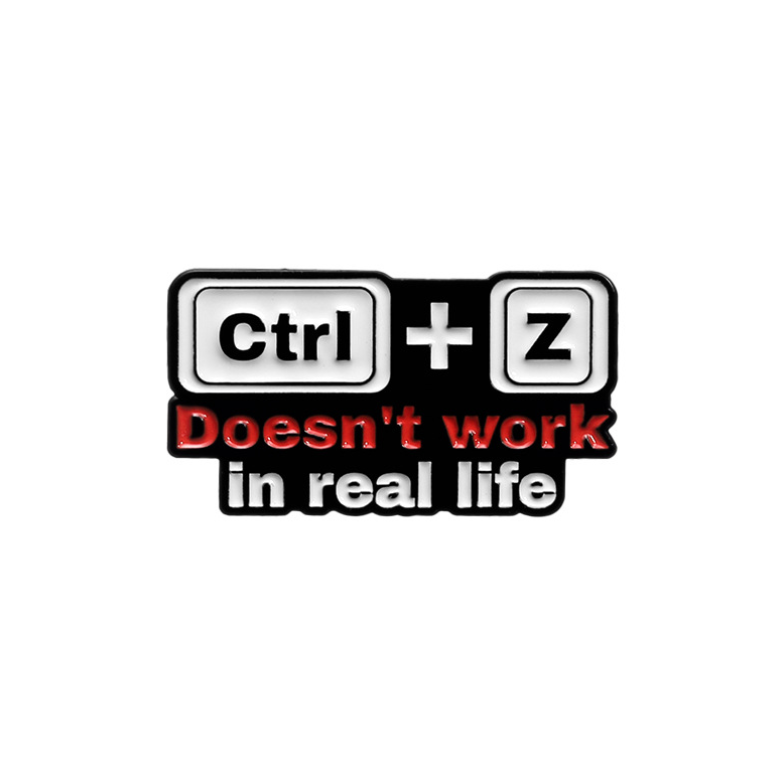 Значок программиста для рюкзака и вещей "Ctrl+Z Doesn't work in real life" / 1 шт.