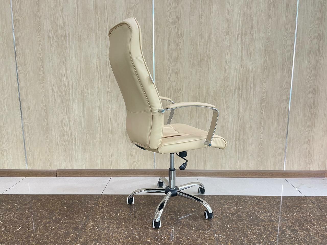 Идеальное, удобное и красивое кресло для дома и работы 1118 Beige — фото 1