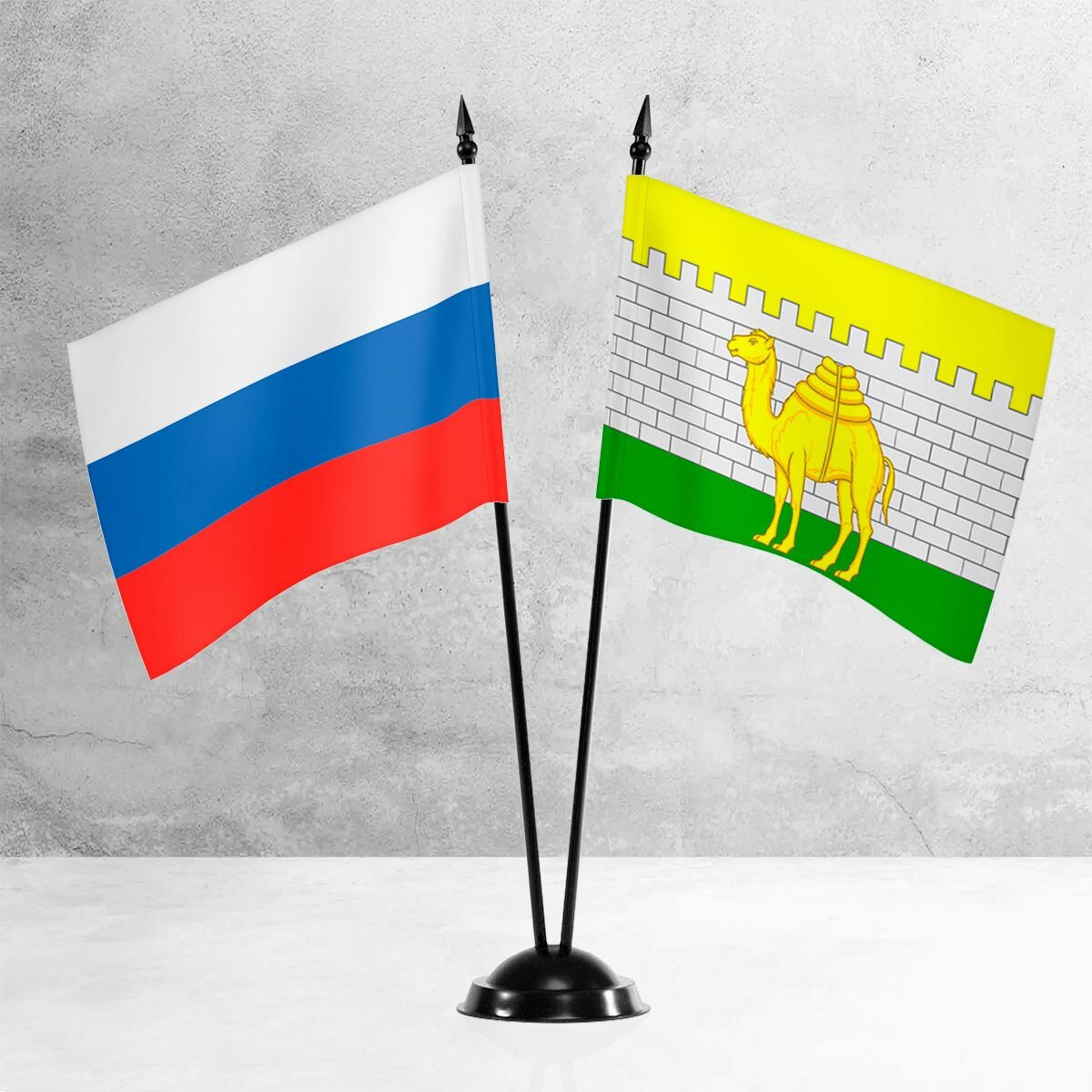 Настольные флаги России и Челябинска на пластиковой черной подставке
