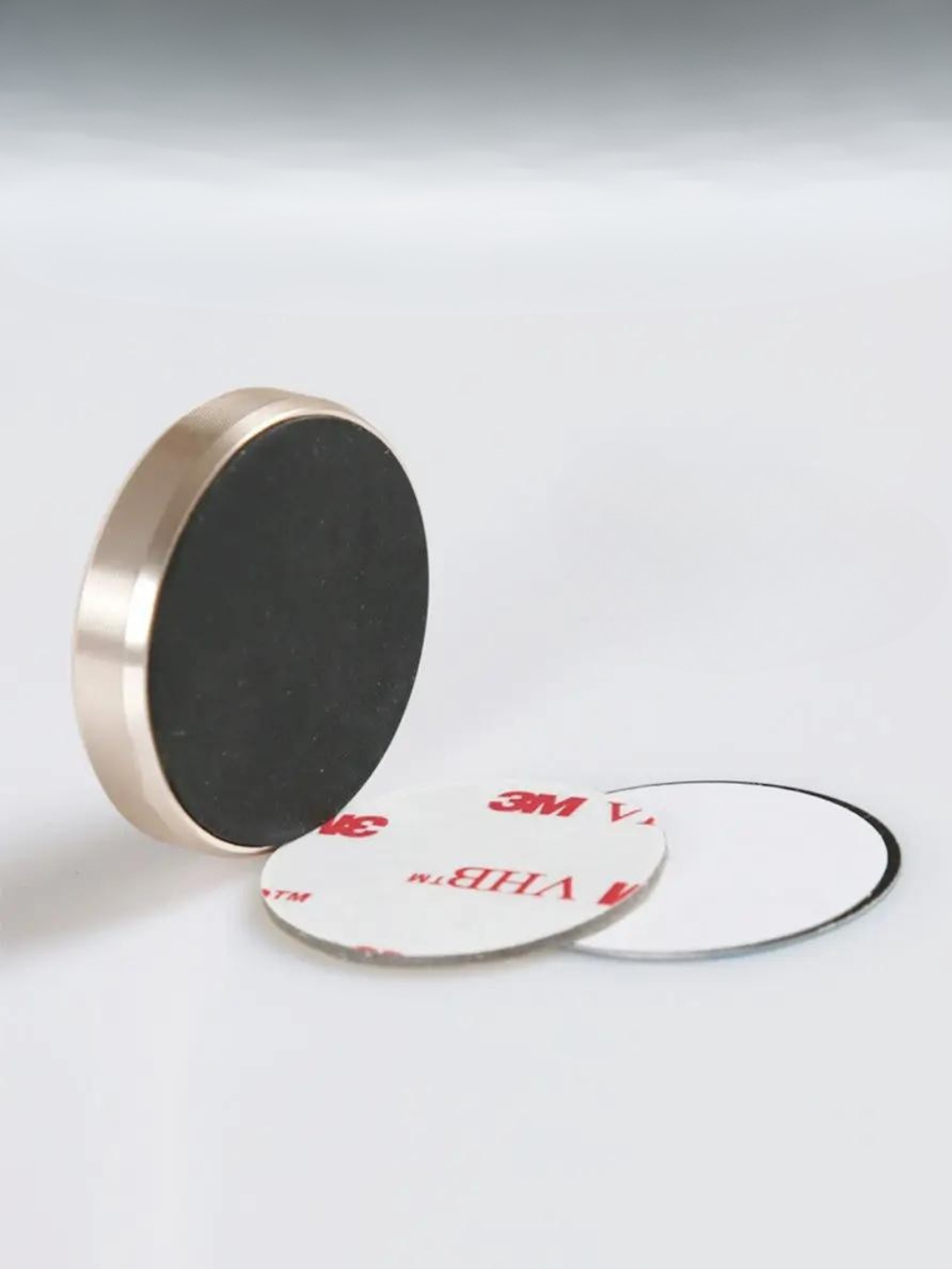 Магнитный держатель телефона в машину, холдер, подставка, автоаксессуар, автодержатель — фото 1