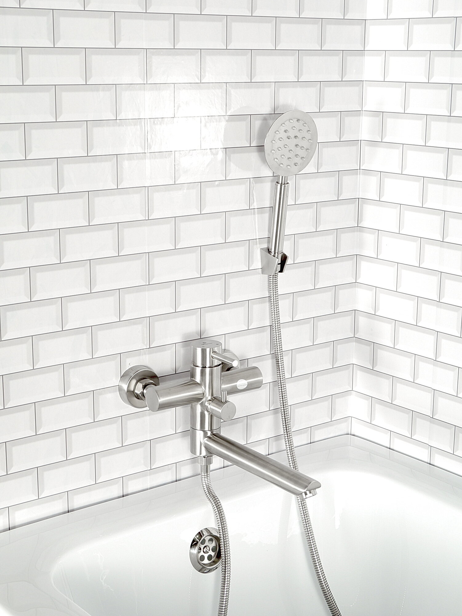 Смеситель для ванны Diadonna, нержавеющая сталь, длинный излив — фото 1