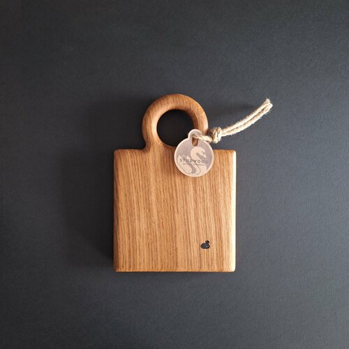 Дубовая разделочная доска из цельного массива. 