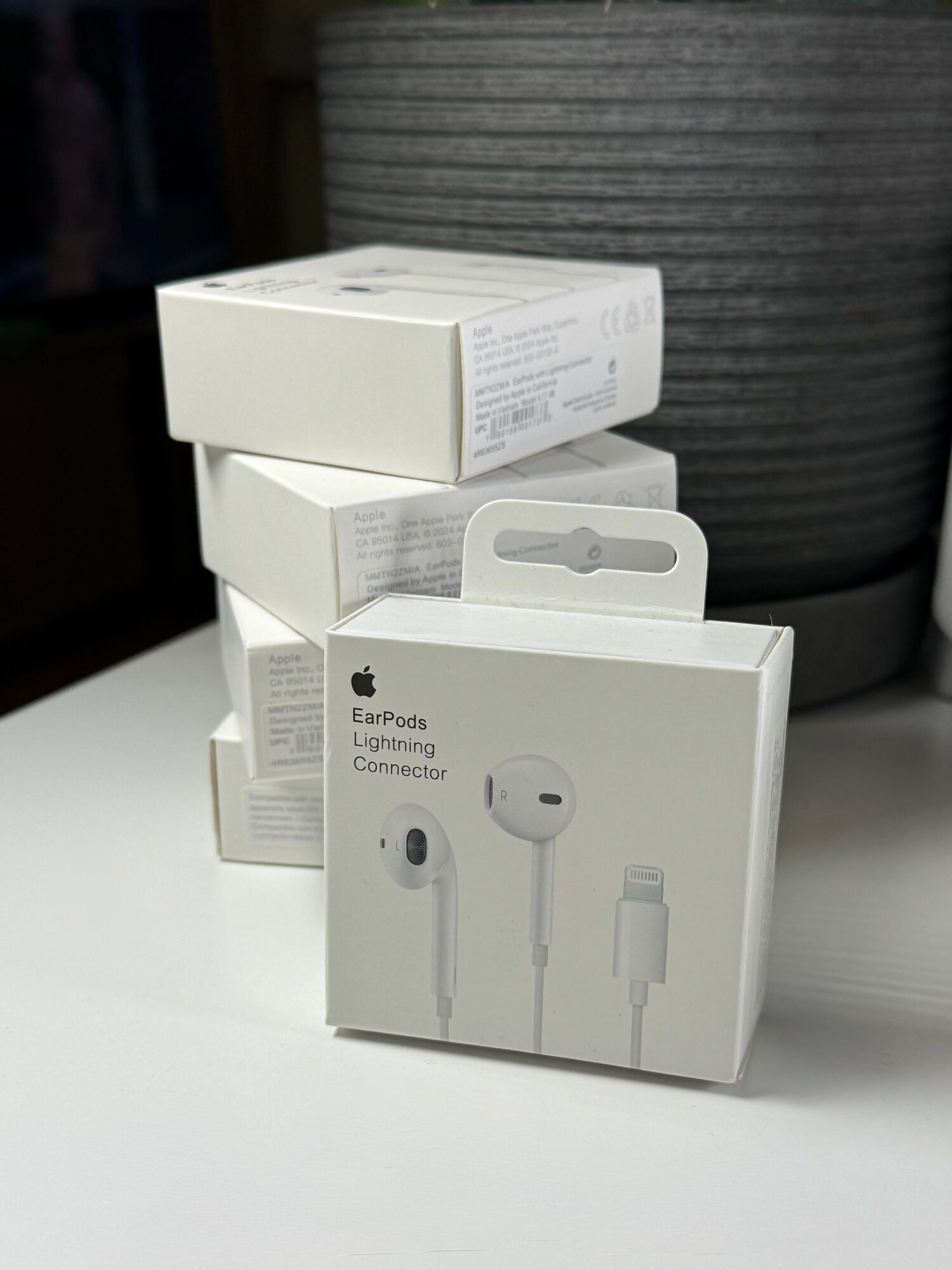 Наушники проводные вкладыши Apple EarPods белые c прямым разъемом Lighting