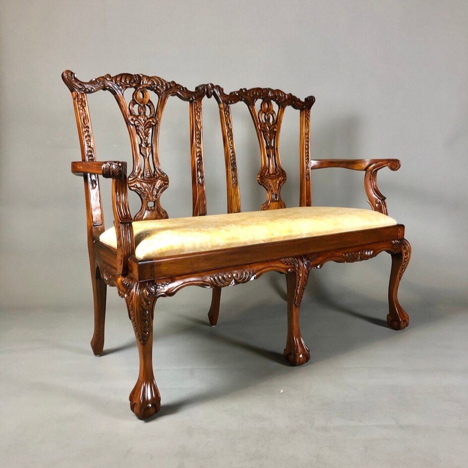 2-х местный диван DOMKORLEONE в стиле Chippendale из красного дерева (mahogany wood), цвет орех NAA (светло-коричневый)