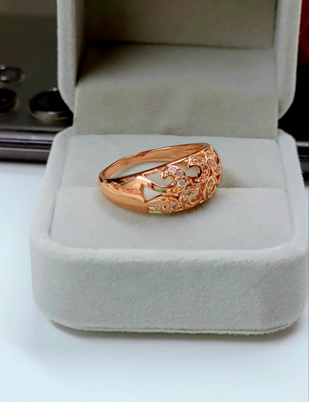 Кольцо, фианит