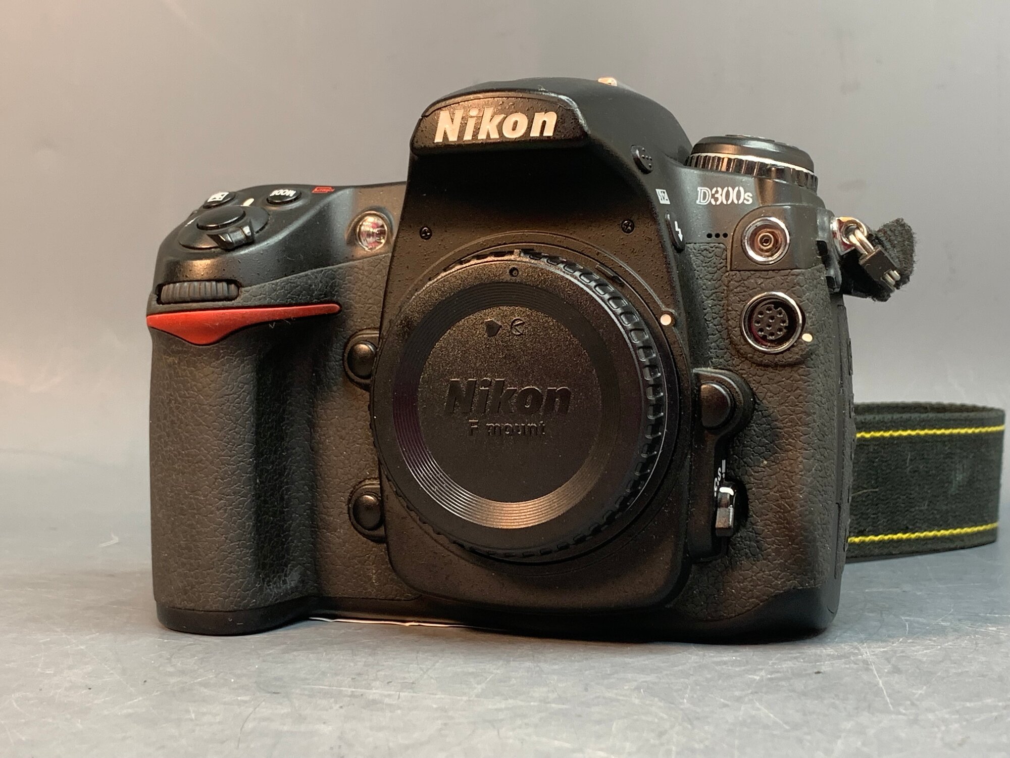 Nikon D300S 10.835 кадров