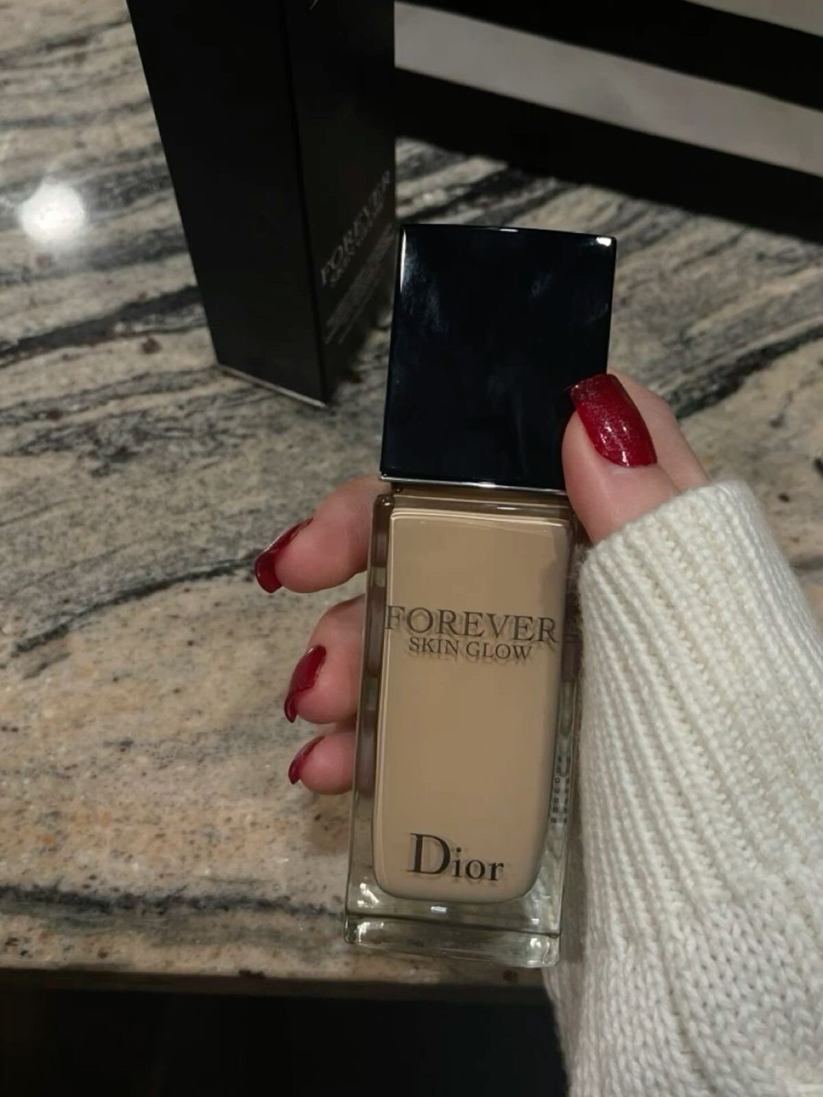 Тональный крем Dior Forever Skin Glow для лица, с дозатором, с сияющим финишем, 30 мл, 0N, SPF 15 — фото 1