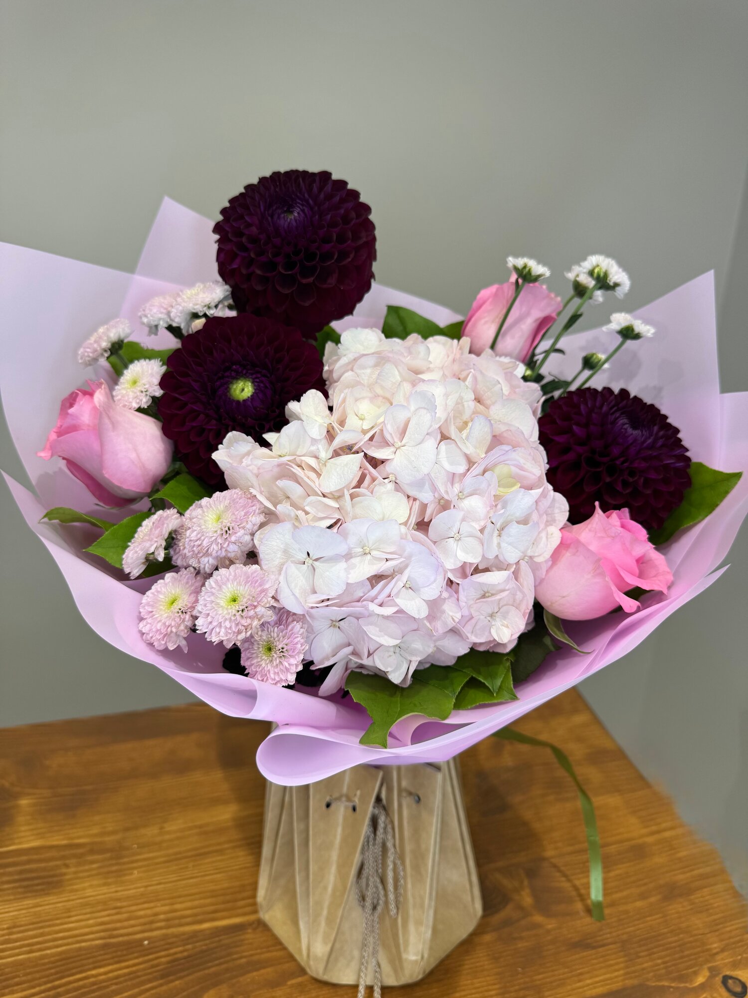 Букет цветов "Для учителя" георгины и гортензии в аквабоксе