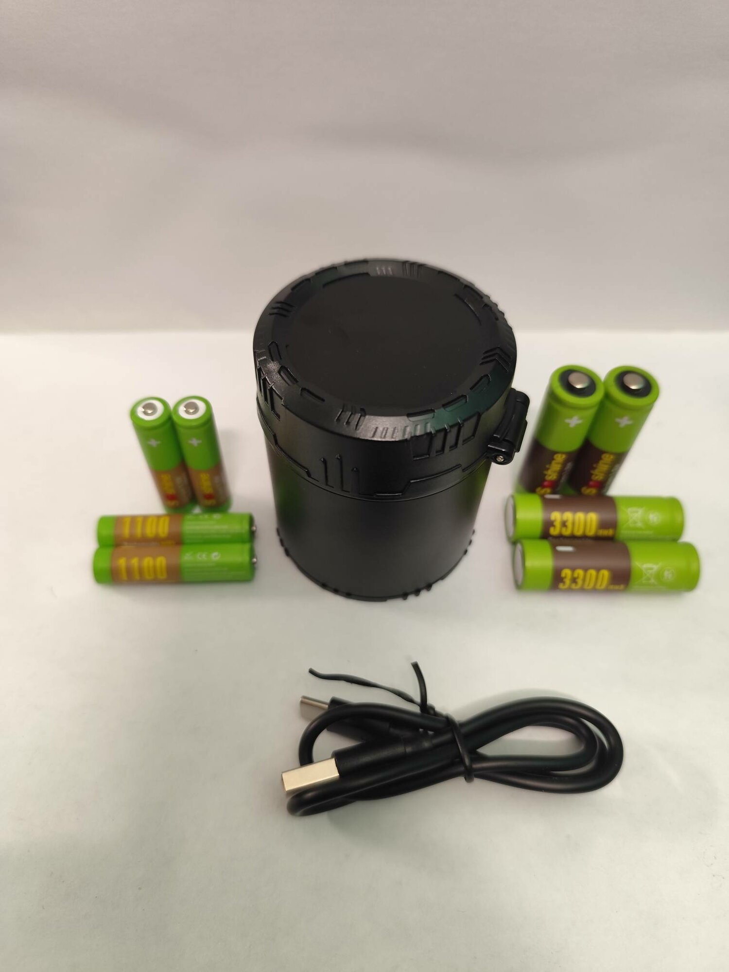 Зарядное устройство Soshine CFC-12PC для AA/AAA аккумуляторов в комплекте 4 АА и 4 ААА