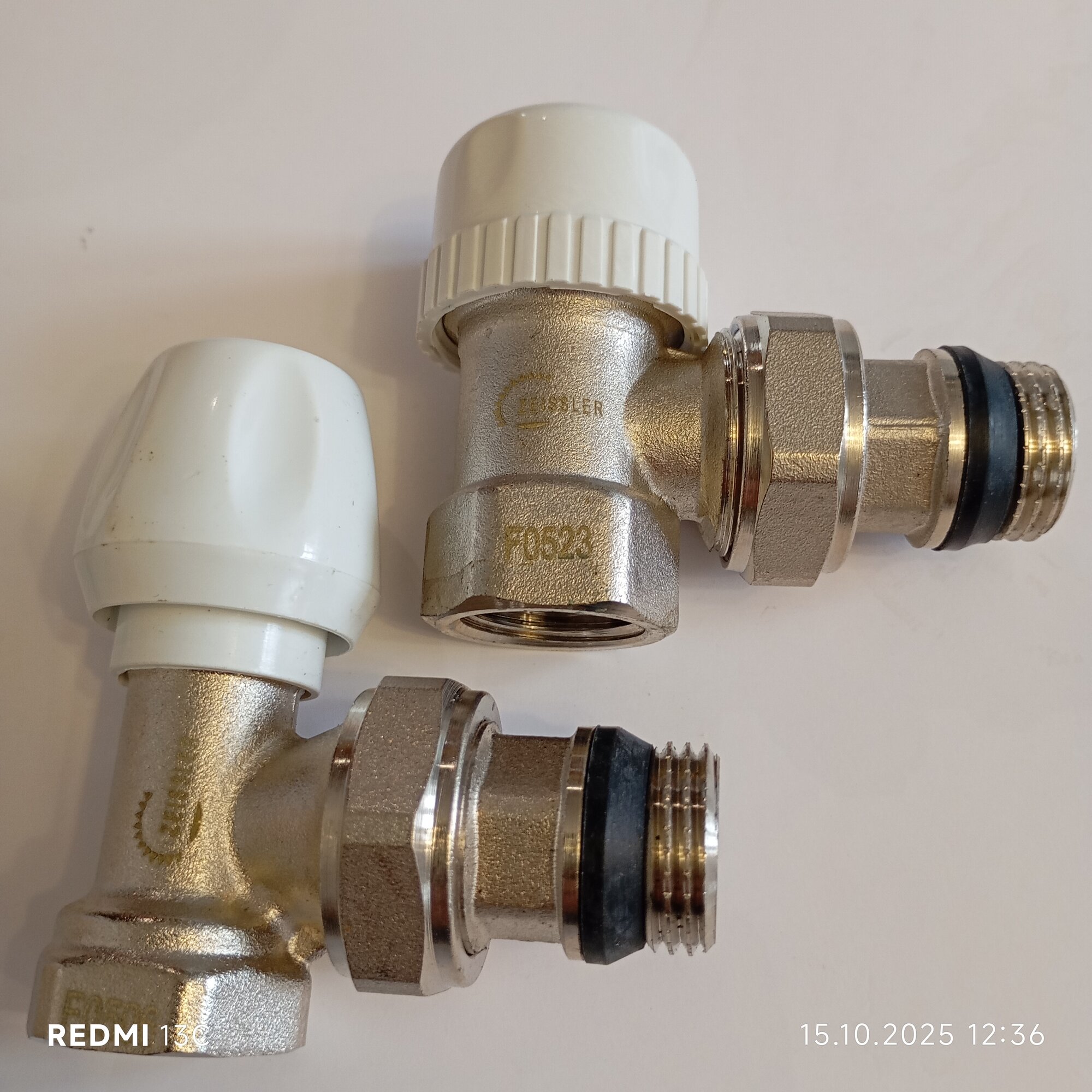 Комплект Вентиль радиаторный RVS205.02 угловой под термоголовку латунь резьба 1/2