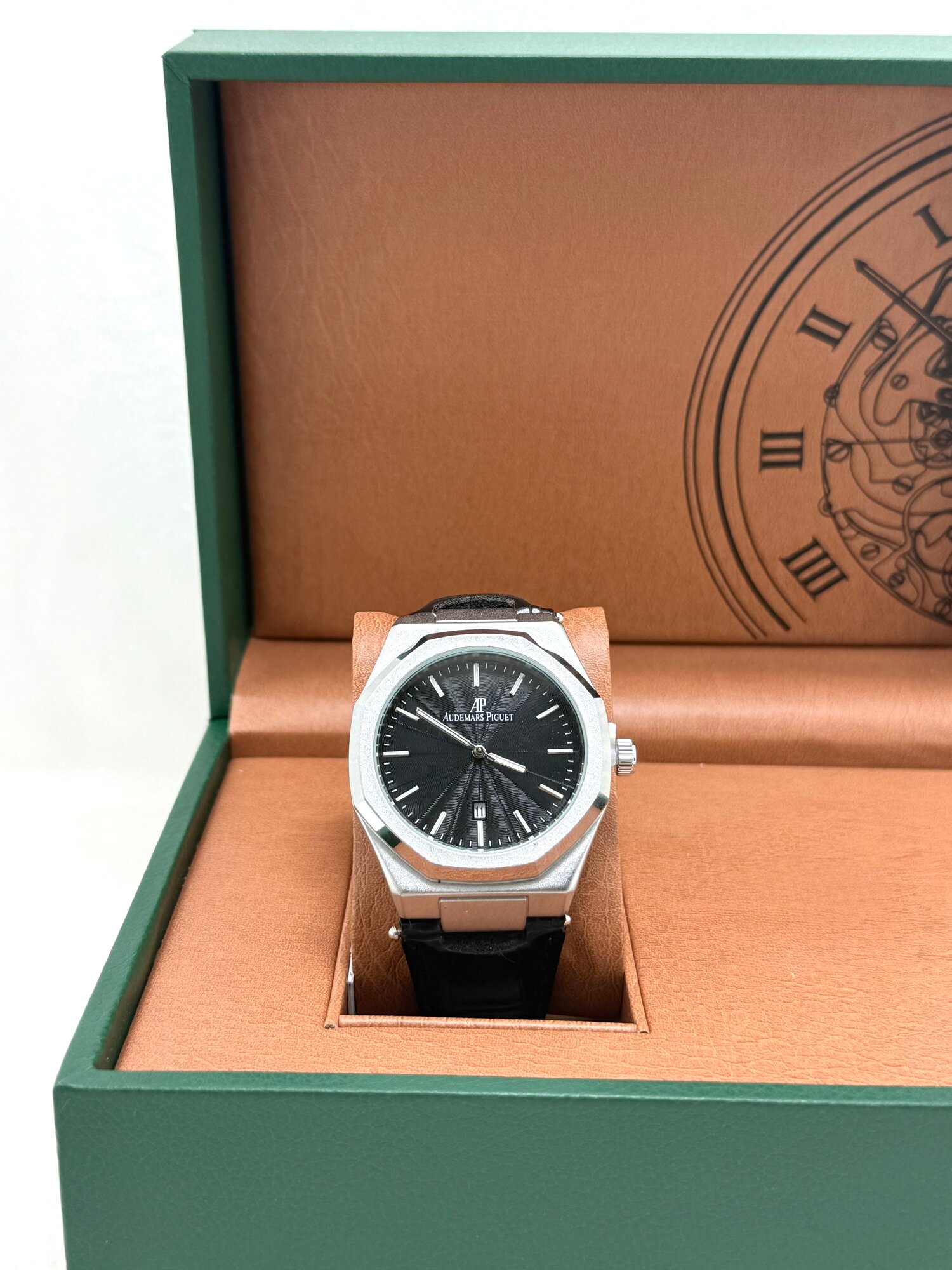 Наручные часы, черные