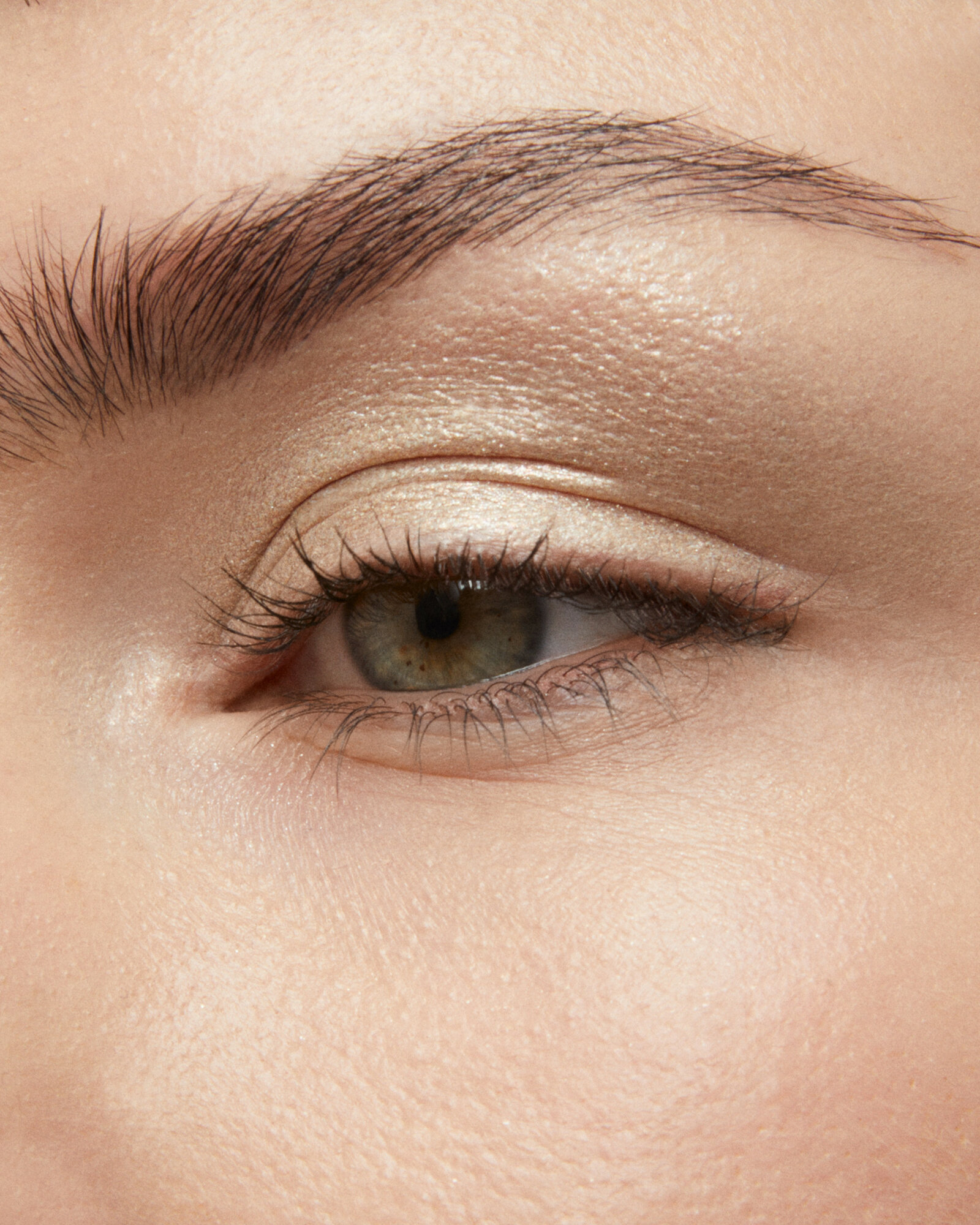 Тени для век сияющие INGLOT TWINKLE FREEDOM, оттенок №12, с шиммером — фото 1