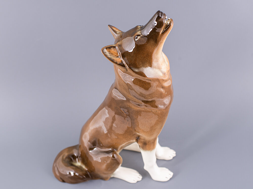 Фарфоровая статуэтка Волк сидящий , Императорский фарфоровый завод — фото 1