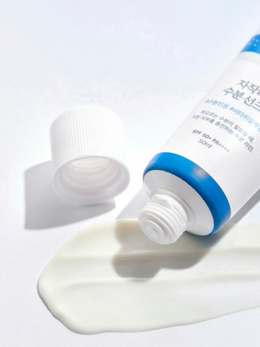 Солнцезащитный крем Round Lab Birch Juice Moisturizing Sunscreen SPF50+ PA++++, 50 мл — фото 1