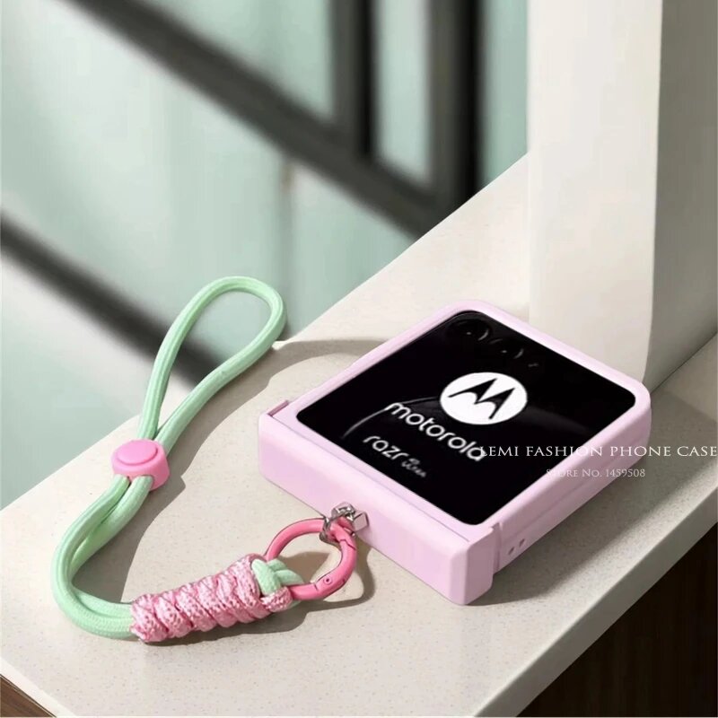 Розовый чехол для Motorola Razr 50 Ultra с ремешком